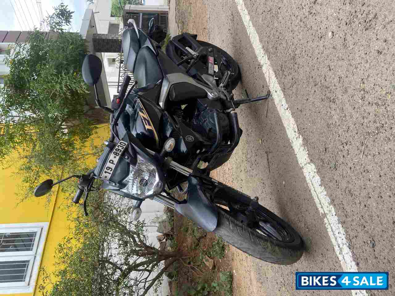 Black Yamaha FZ FI V2 Black Yamaha FZ FI V2