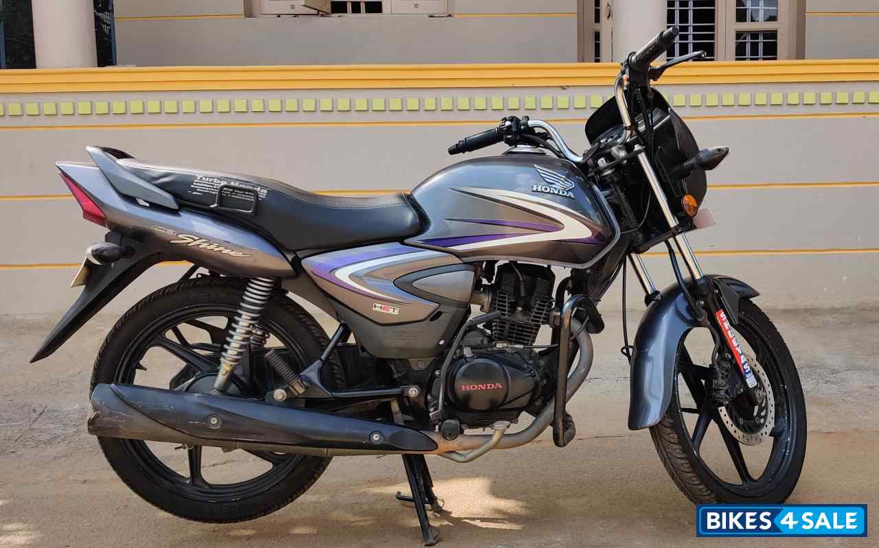 Grey Honda CB Shine Grey Honda CB Shine