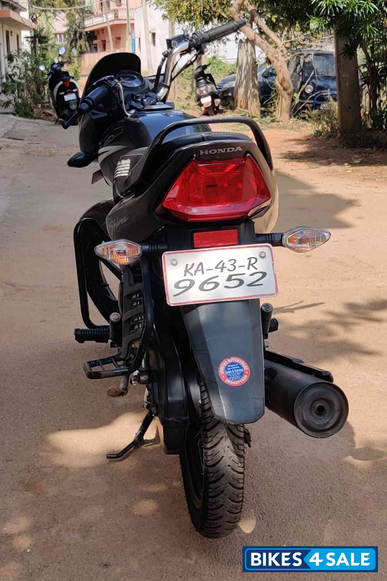 Grey Honda CB Shine Grey Honda CB Shine