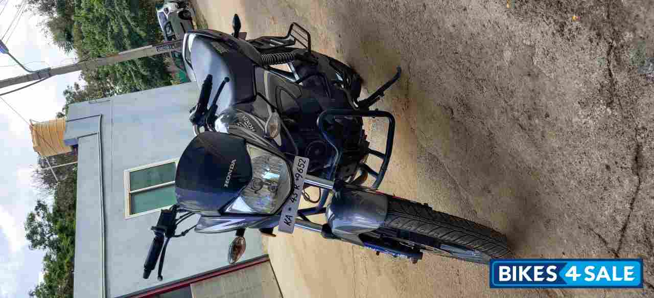 Grey Honda CB Shine Grey Honda CB Shine