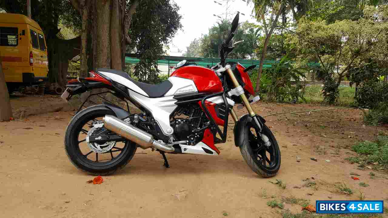 Mahindra Mojo XT 300