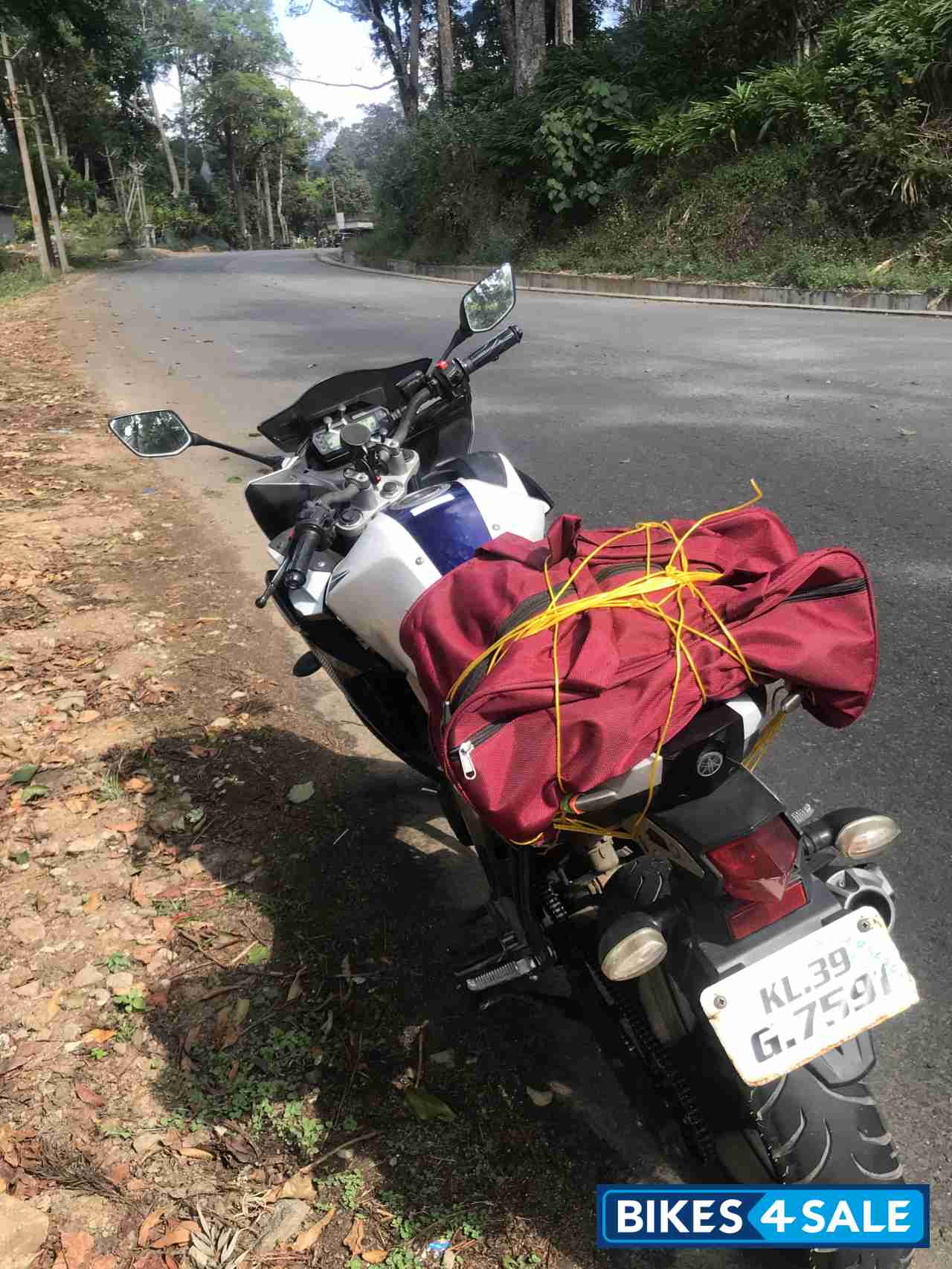 White Yamaha Fazer FI V2 White Yamaha Fazer FI V2