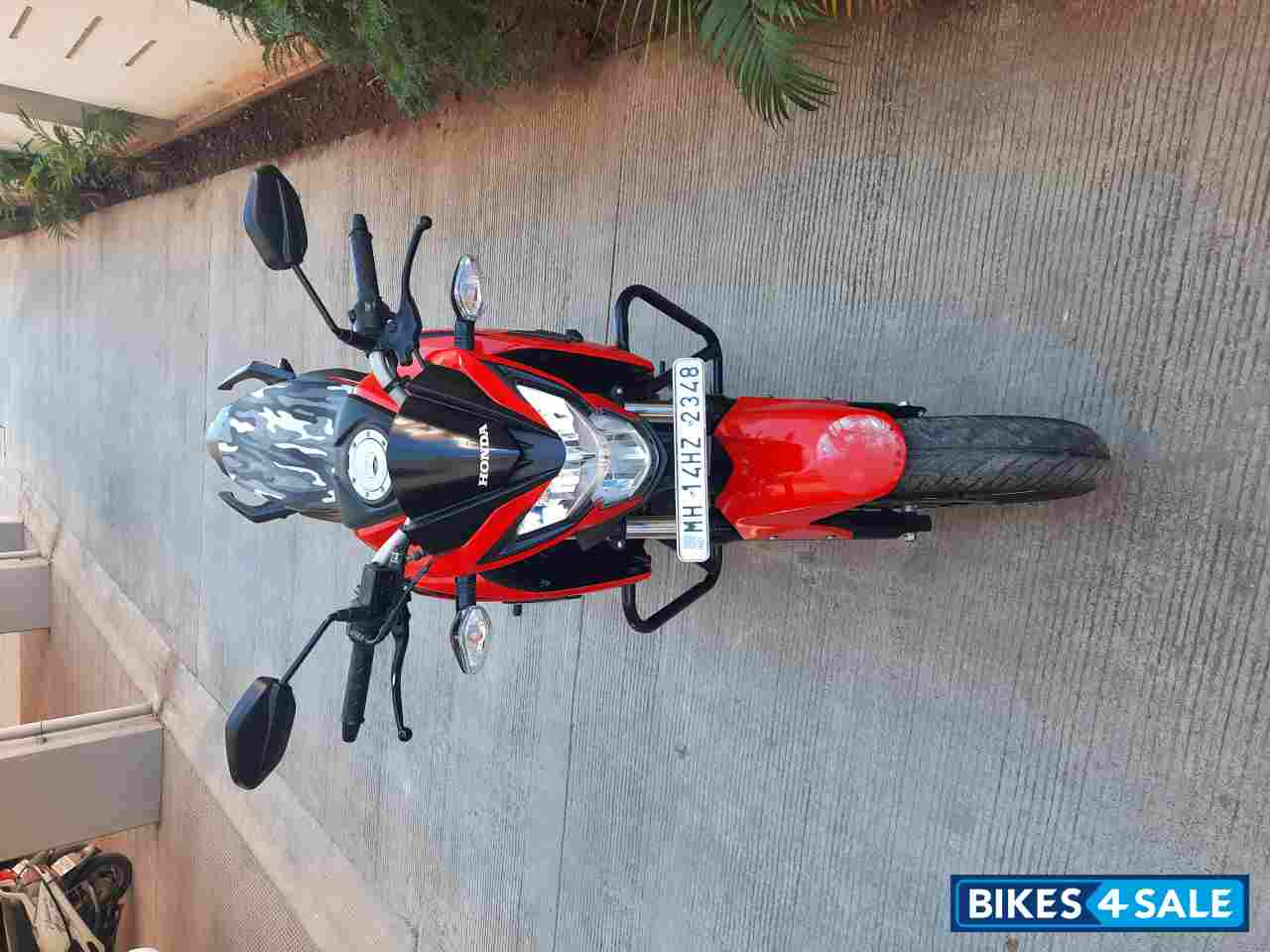 Red Black Honda CB Hornet 160R ABS Red Black Honda CB Hornet 160R ABS