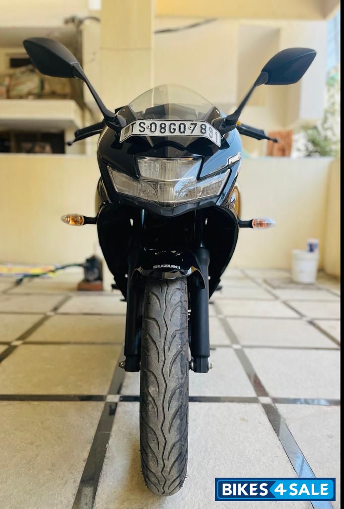 Black Suzuki Gixxer SF Fi Black Suzuki Gixxer SF Fi
