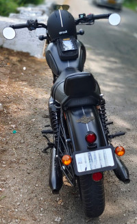 Yezdi Roadster Dark 2022 Model