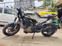 Silver Husqvarna Vitpilen 250