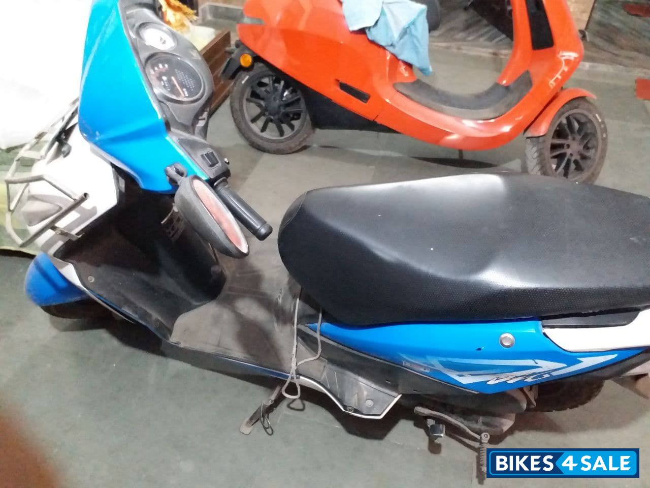 Blue - White Honda Dio Blue - White Honda Dio