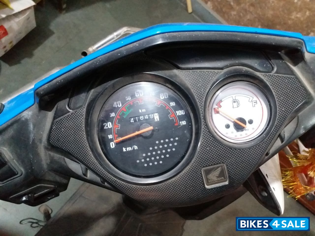 Blue - White Honda Dio Blue - White Honda Dio