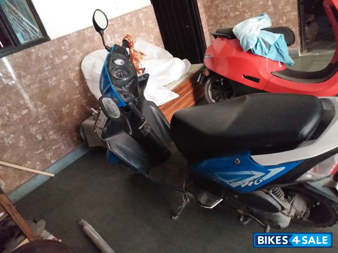 Blue - White Honda Dio Blue - White Honda Dio