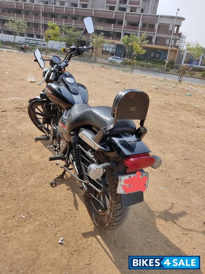 Black Mate Bajaj Avenger Street 220 Black Mate Bajaj Avenger Street 220