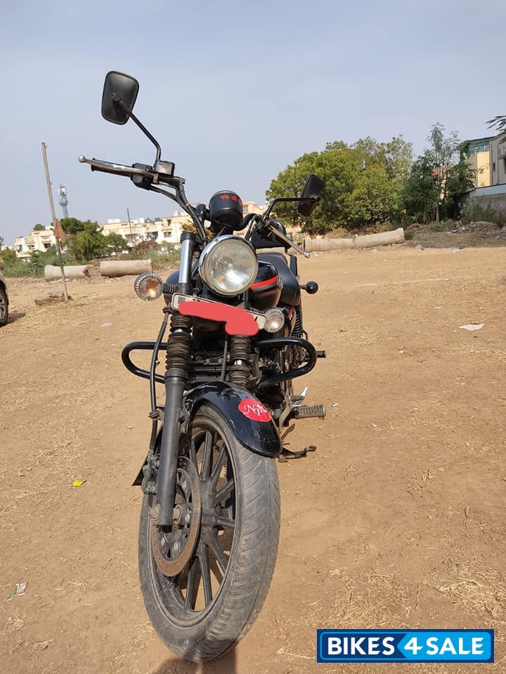 Black Mate Bajaj Avenger Street 220 Black Mate Bajaj Avenger Street 220