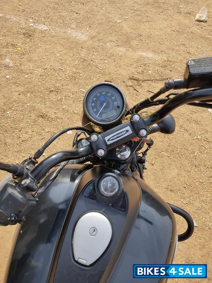 Black Mate Bajaj Avenger Street 220 Black Mate Bajaj Avenger Street 220