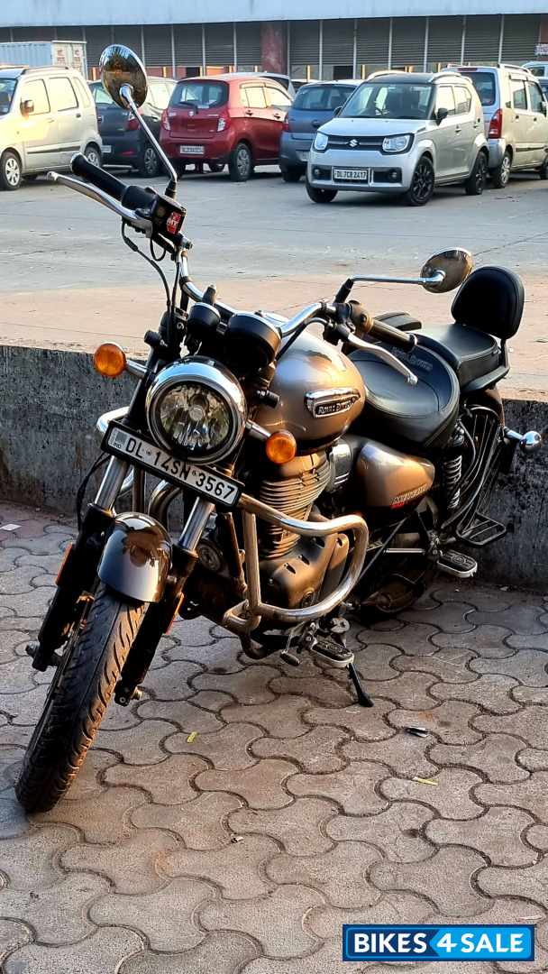 Silver Royal Enfield Meteor 350 Supernova