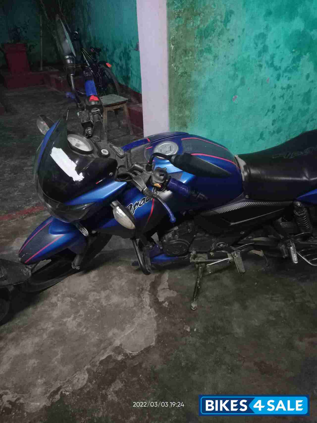 Blue TVS Apache RTR 160 Blue TVS Apache RTR 160