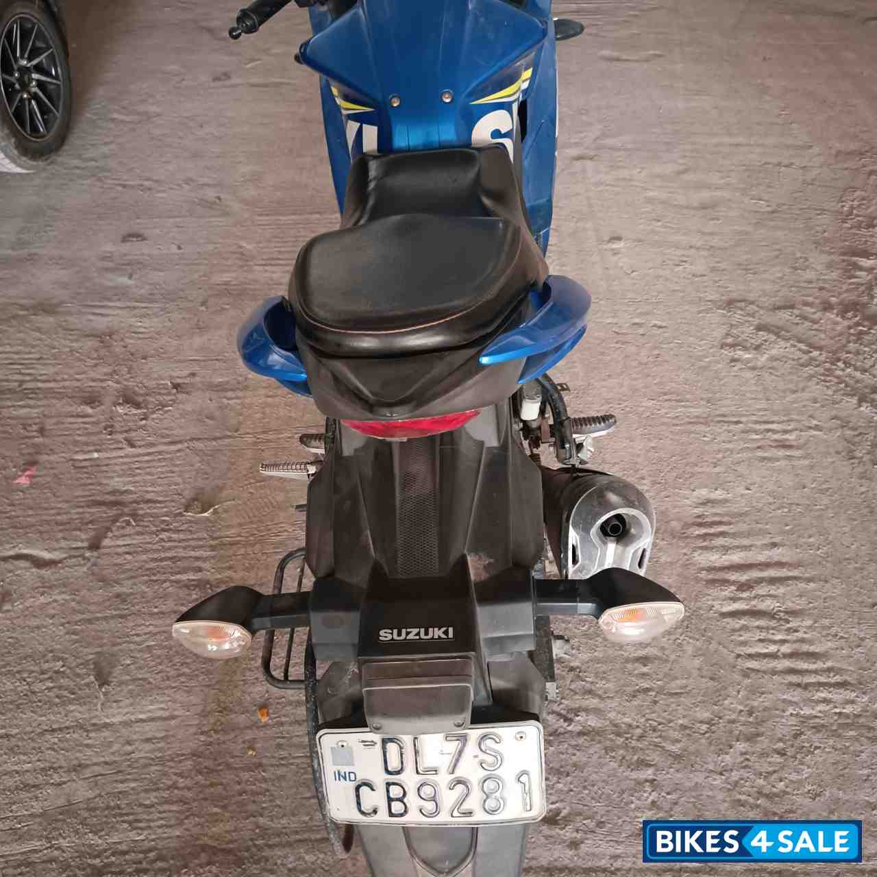 Blue Suzuki Gixxer SF