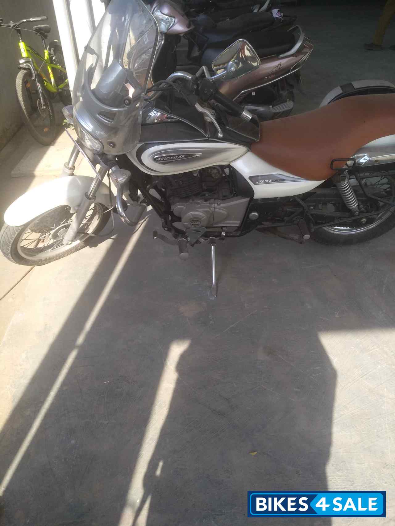 Bajaj Avenger Cruise 220
