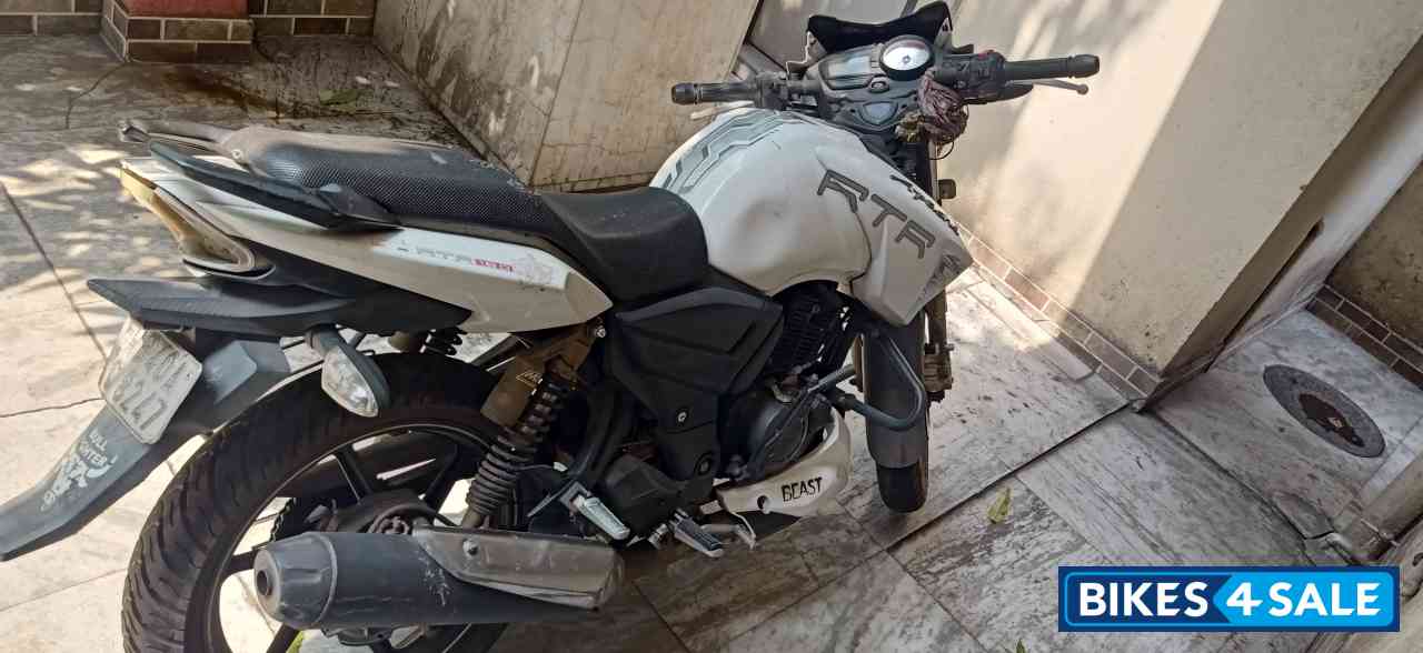 White TVS Apache RTR 180 ABS White TVS Apache RTR 180 ABS