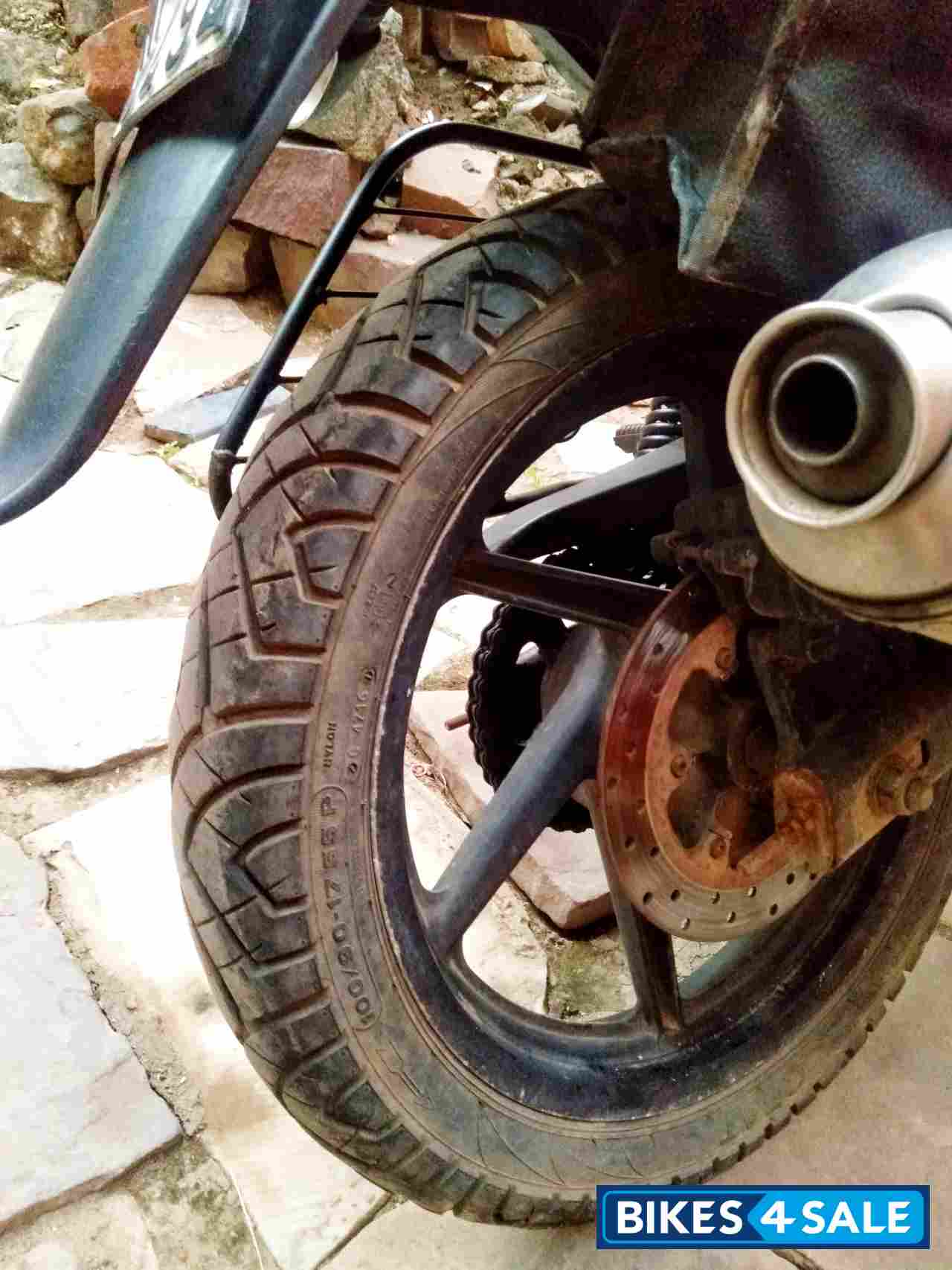 Black Bajaj Pulsar 220F Black Bajaj Pulsar 220F