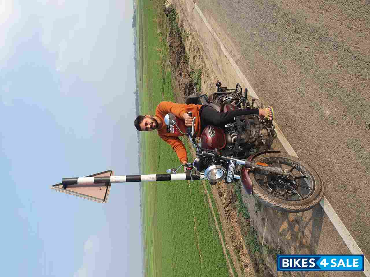 Stellar Red Royal Enfield Meteor 350 Stellar Stellar Red Royal Enfield Meteor 350 Stellar