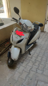 White Honda Activa 5G