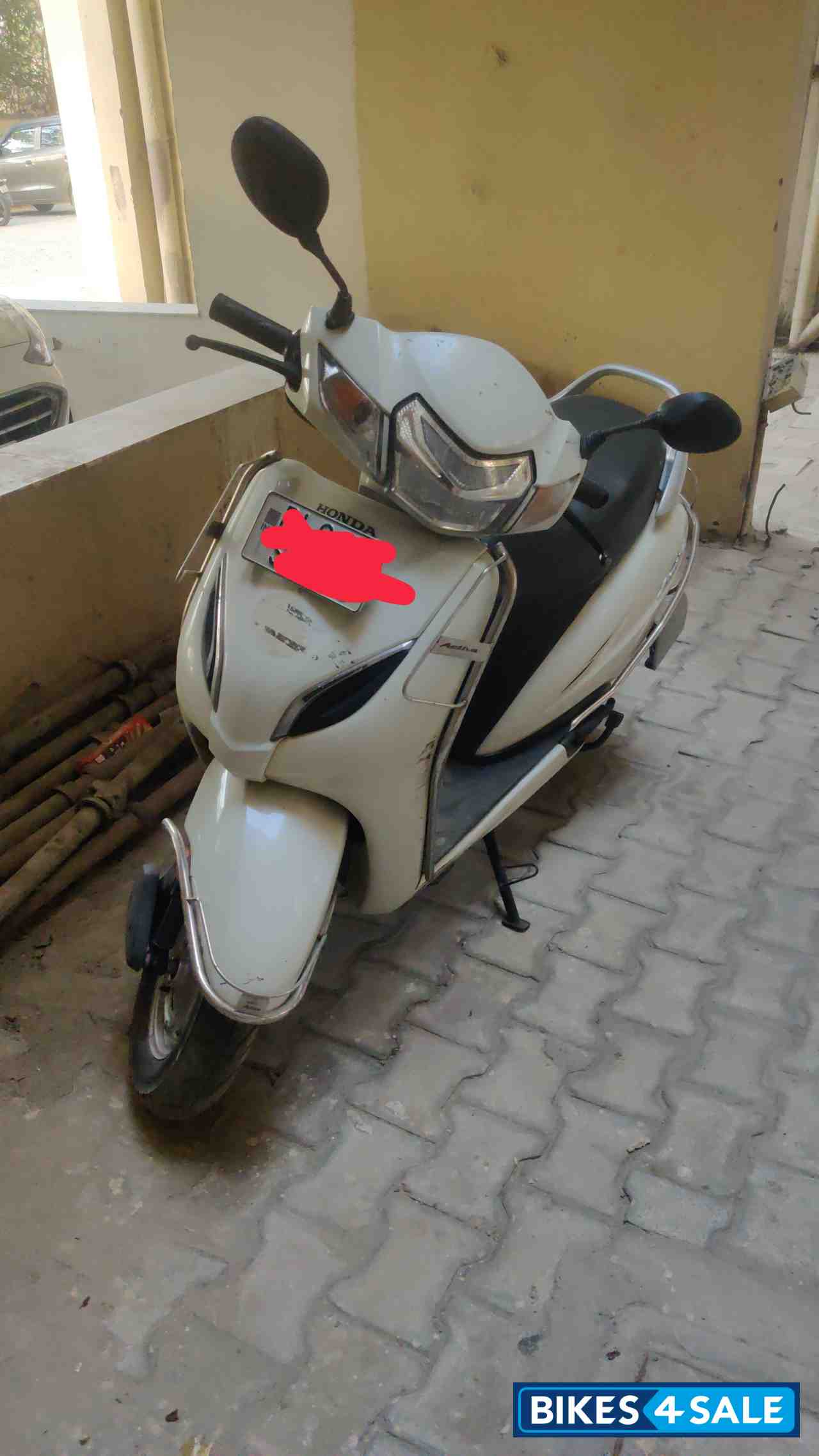 White Honda Activa 5G