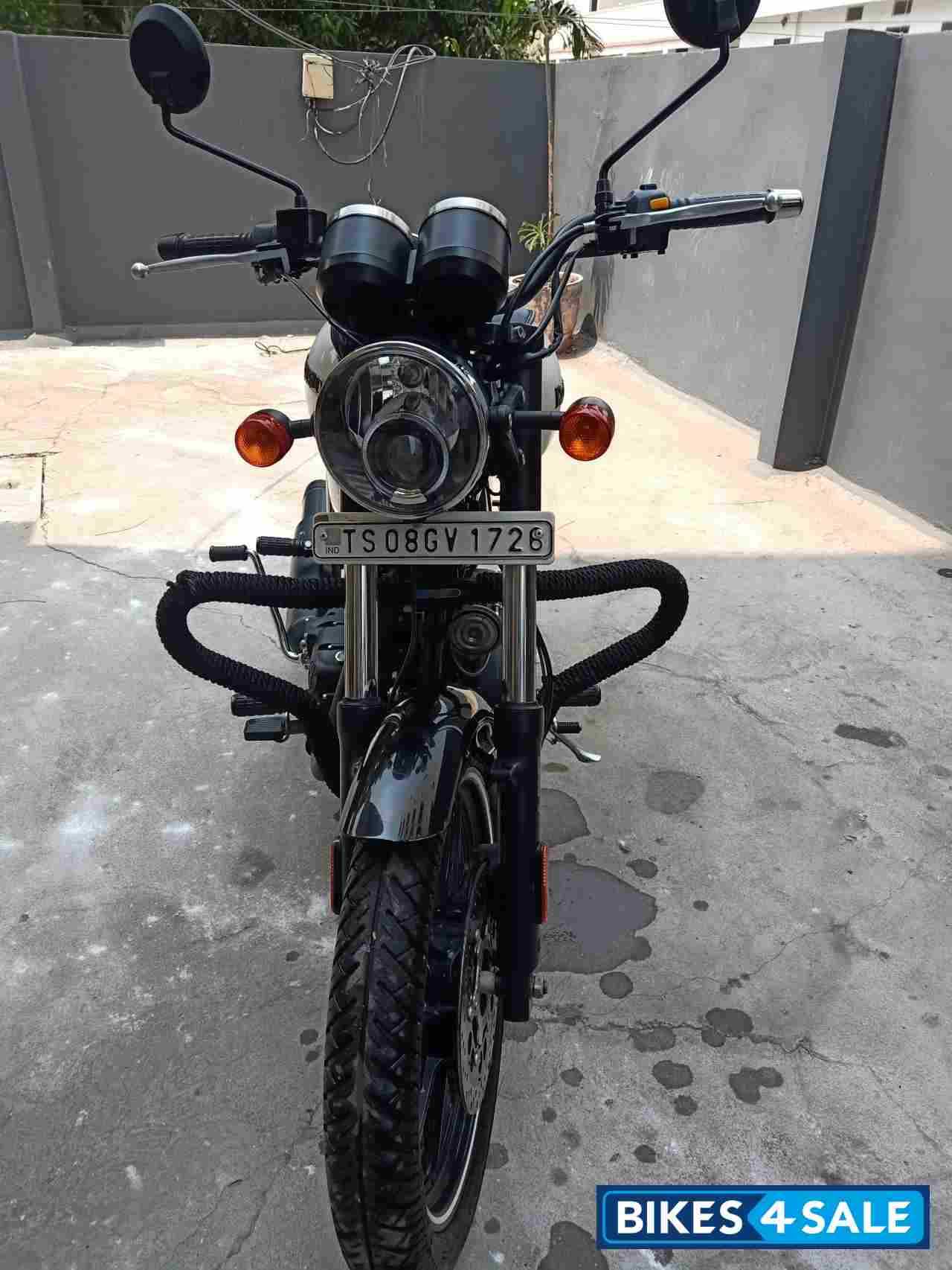 White Royal Enfield Thunderbird X 350