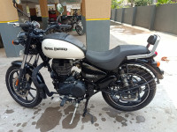 White Royal Enfield Thunderbird X 350