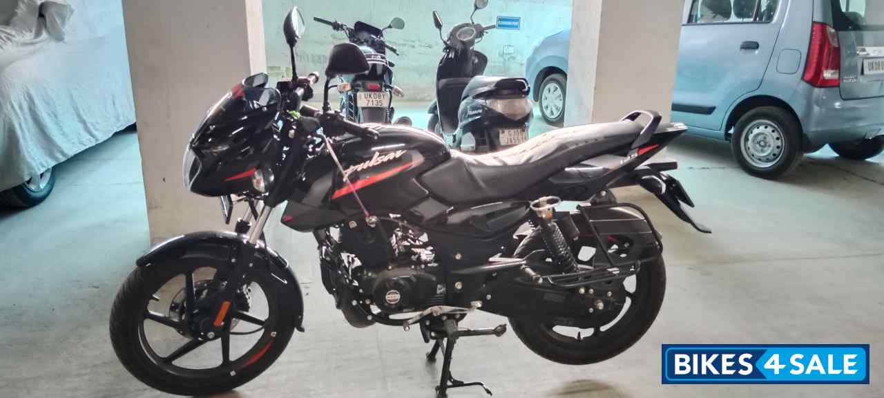 Ibony Black Bajaj Pulsar 125 Neon BS6