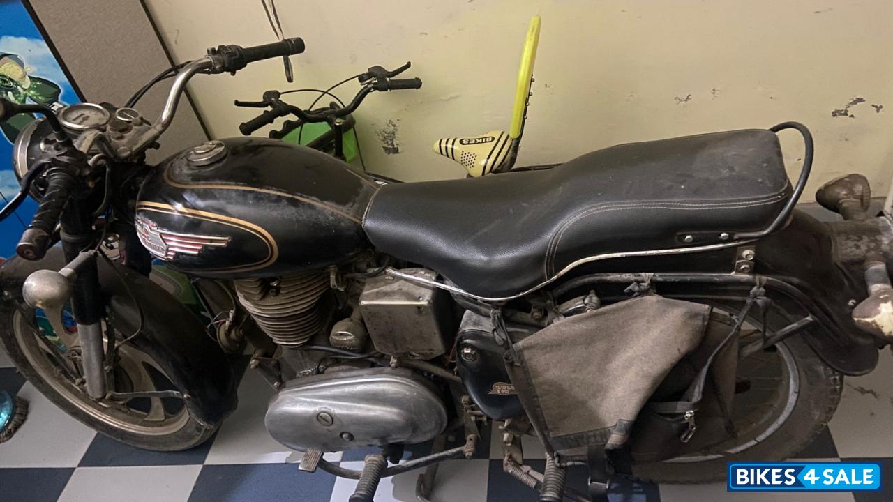 Black Royal Enfield Bullet Standard 350 Black Royal Enfield Bullet Standard 350