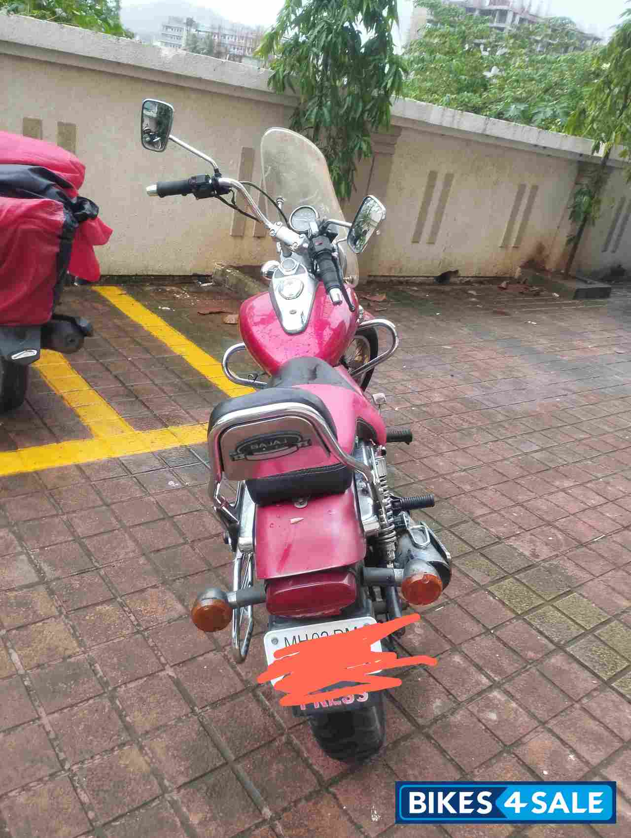 Red Bajaj Avenger 220 DTS-i Red Bajaj Avenger 220 DTS-i