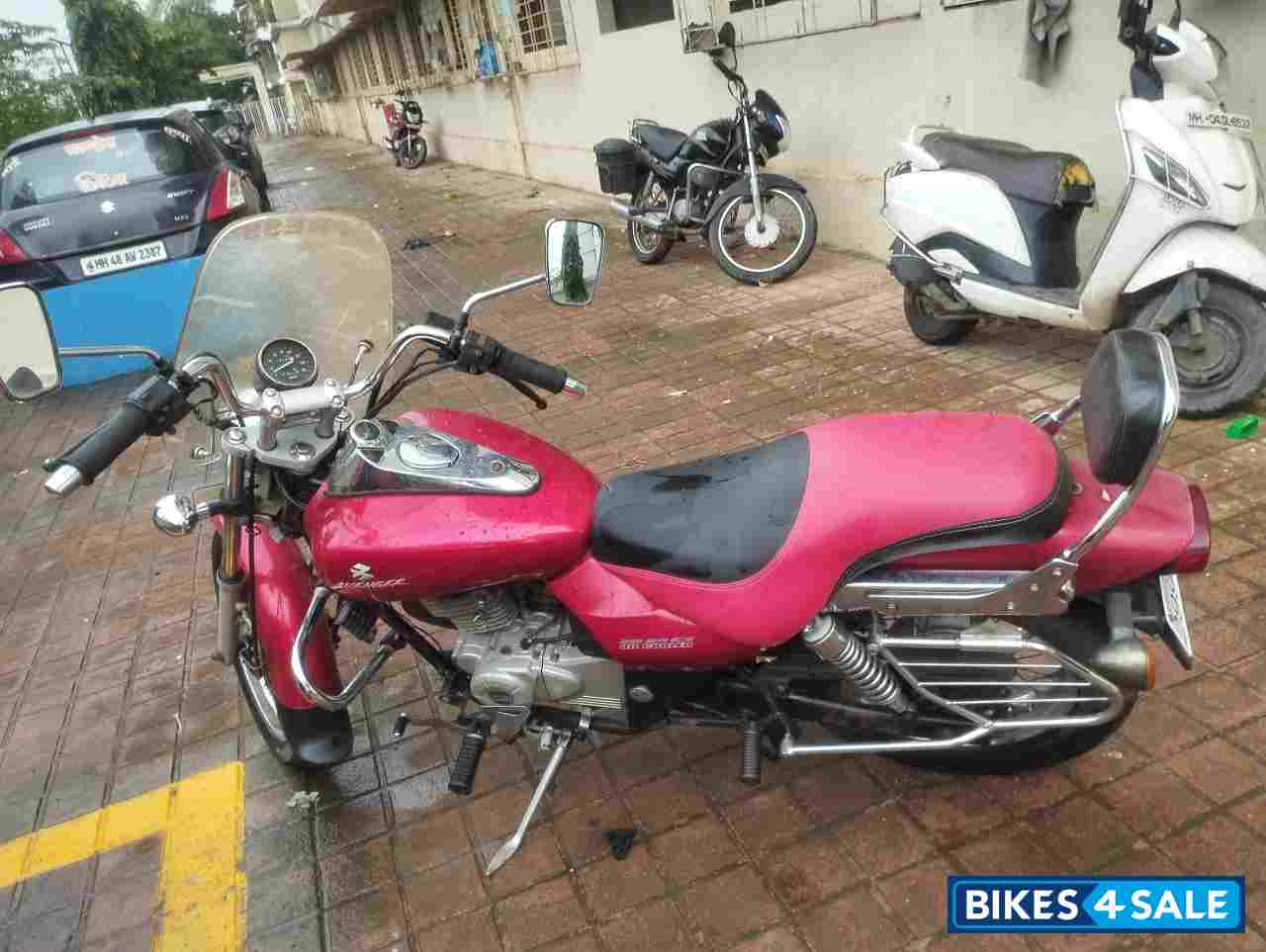 Red Bajaj Avenger 220 DTS-i Red Bajaj Avenger 220 DTS-i
