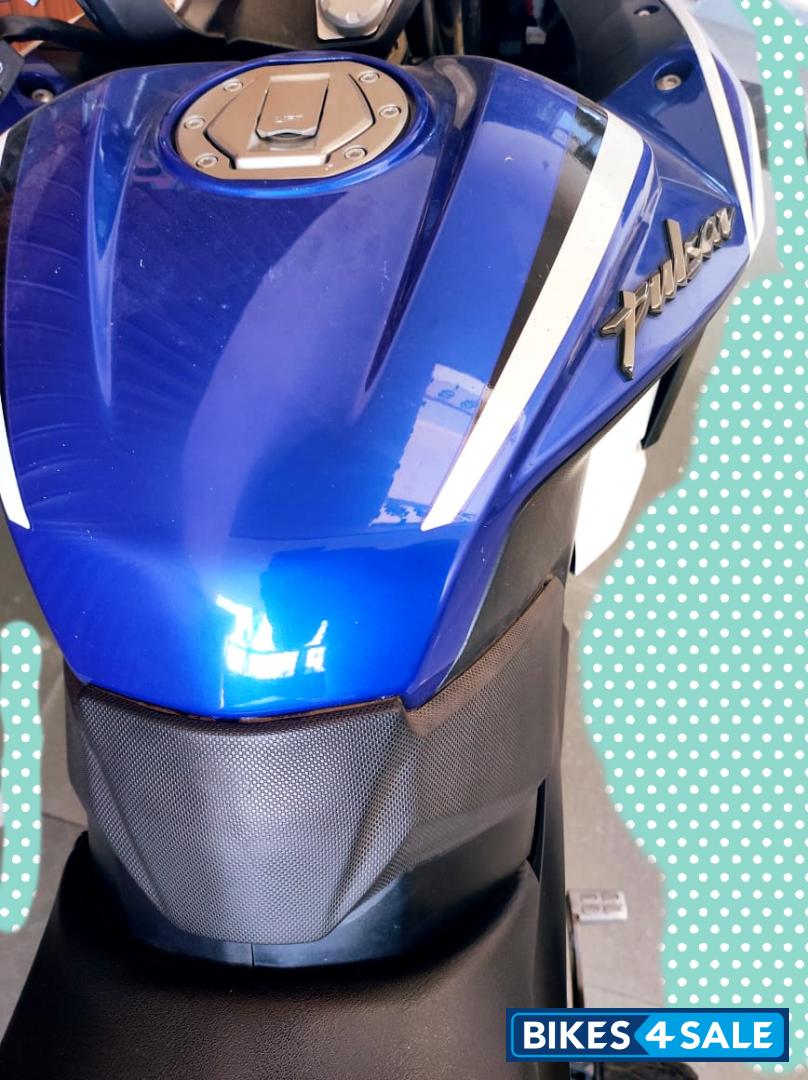 Blue/white Bajaj Pulsar RS 200 ABS Blue/white Bajaj Pulsar RS 200 ABS