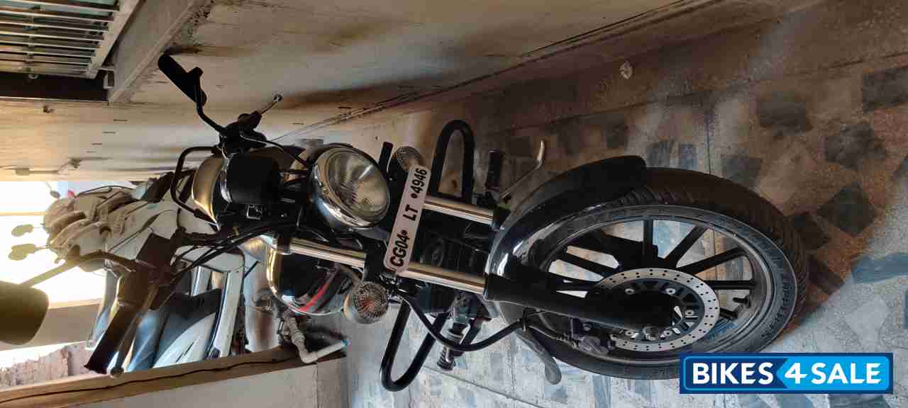 Black And Red Bajaj Avenger Street 220