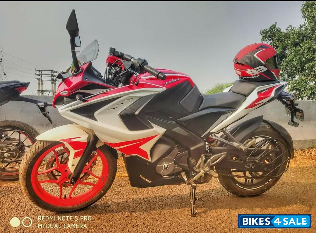Red Recing Bajaj Pulsar RS 200 Red Recing Bajaj Pulsar RS 200
