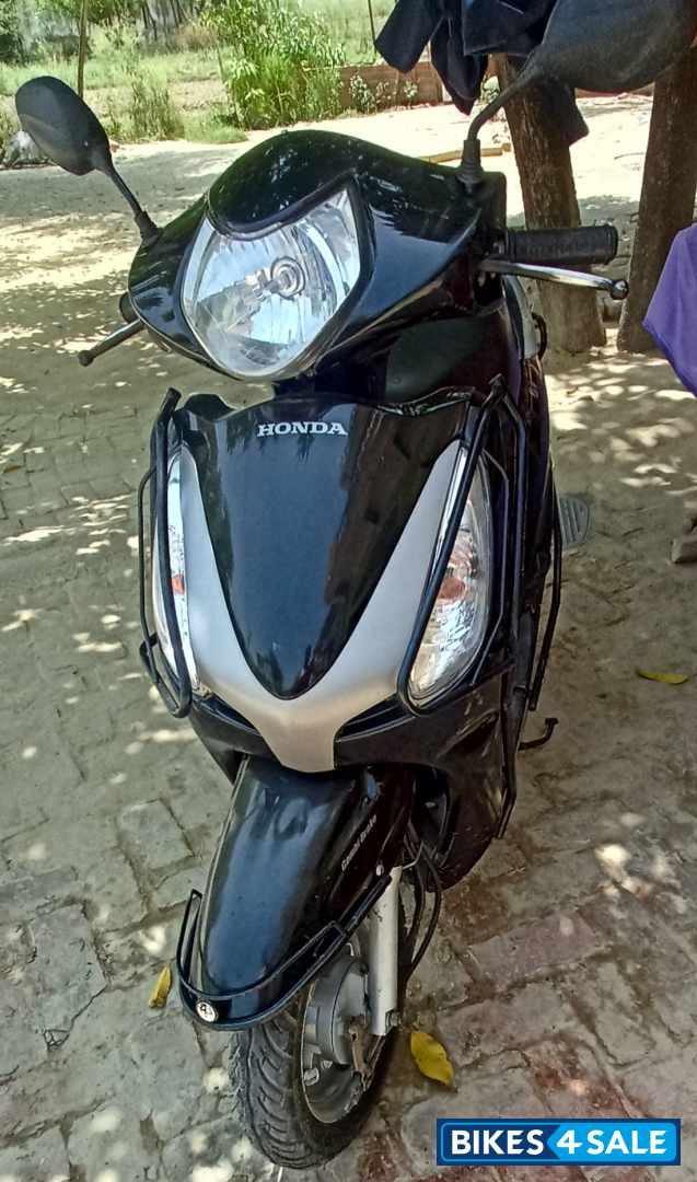 Black Honda Aviator