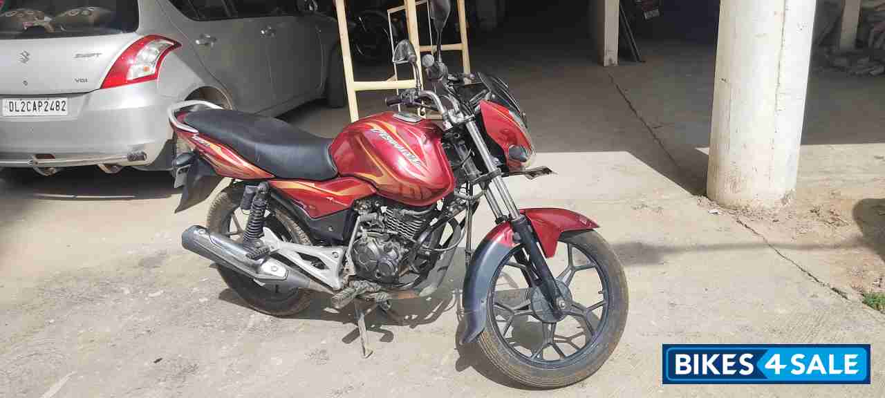Mahron (red) Bajaj Discover 125M Mahron (red) Bajaj Discover 125M