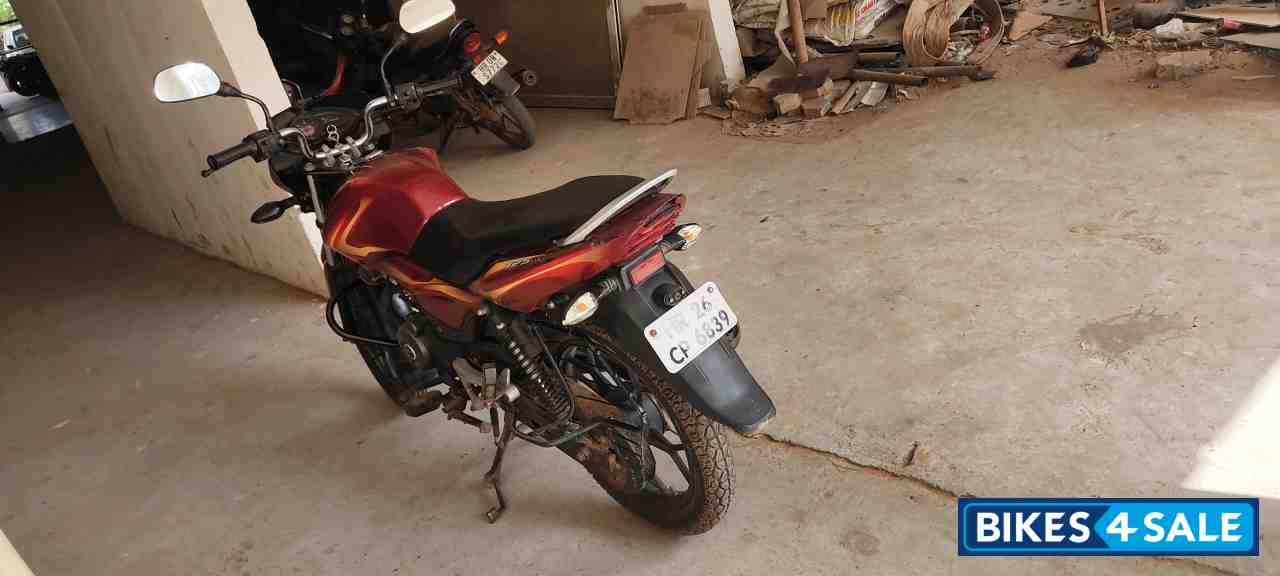Mahron (red) Bajaj Discover 125M Mahron (red) Bajaj Discover 125M