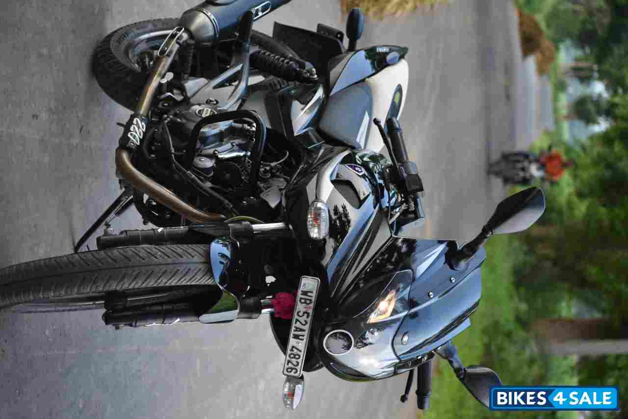 Bajaj Pulsar 220F Bajaj Pulsar 220F
