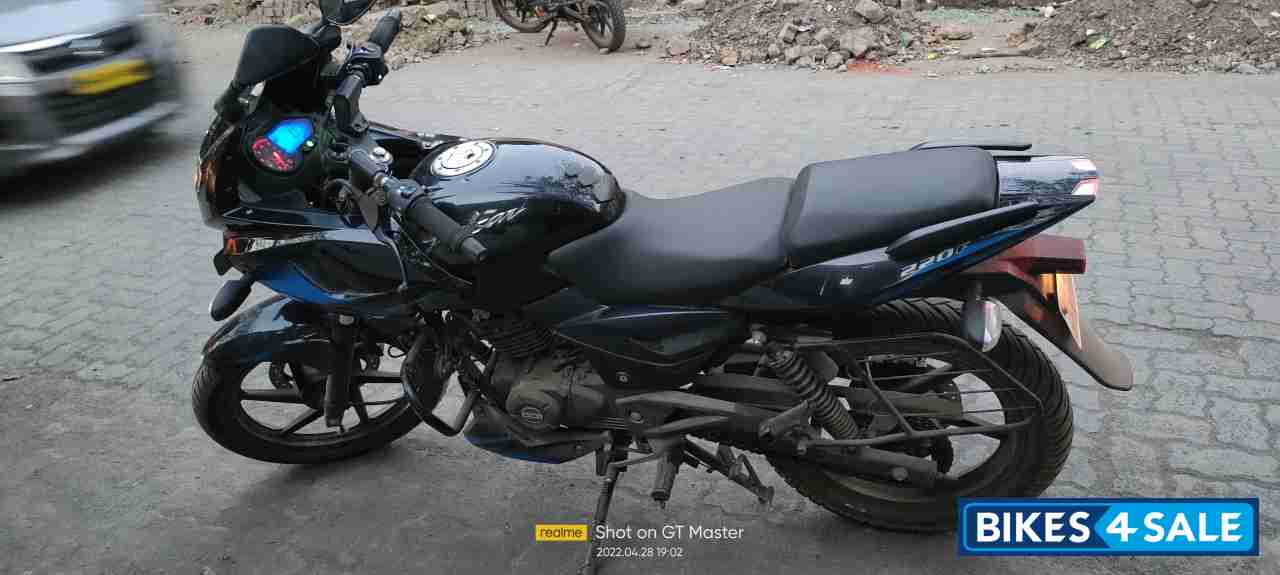 Blue Black Bajaj Pulsar 220F Blue Black Bajaj Pulsar 220F