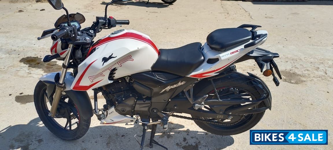 TVS Apache RTR 200 Fi 4V Race Edition 2.0 TVS Apache RTR 200 Fi 4V Race Edition 2.0