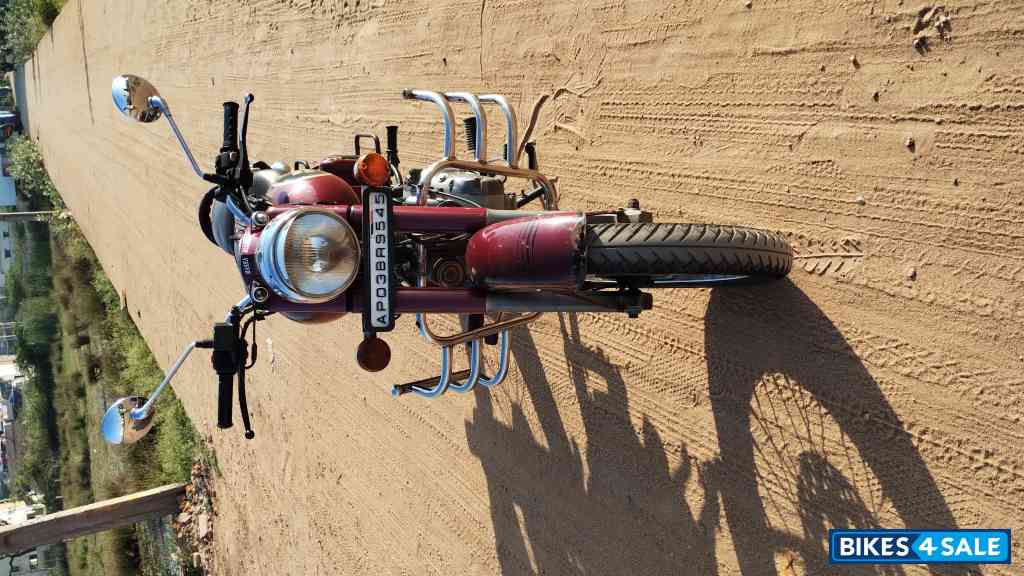 Maroon Royal Enfield Classic 350 Maroon Royal Enfield Classic 350