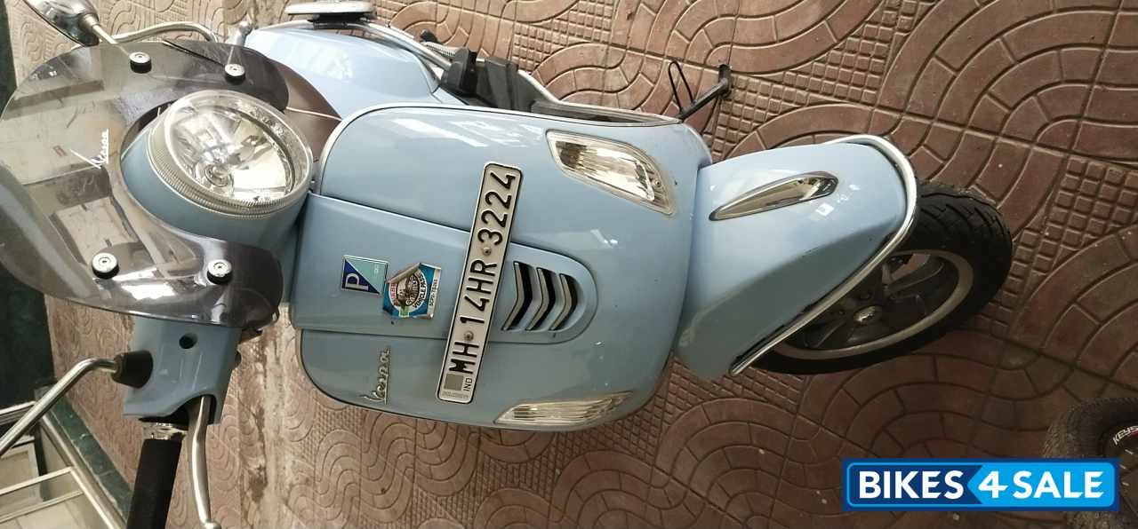 Vespa Elegante 150 BS6