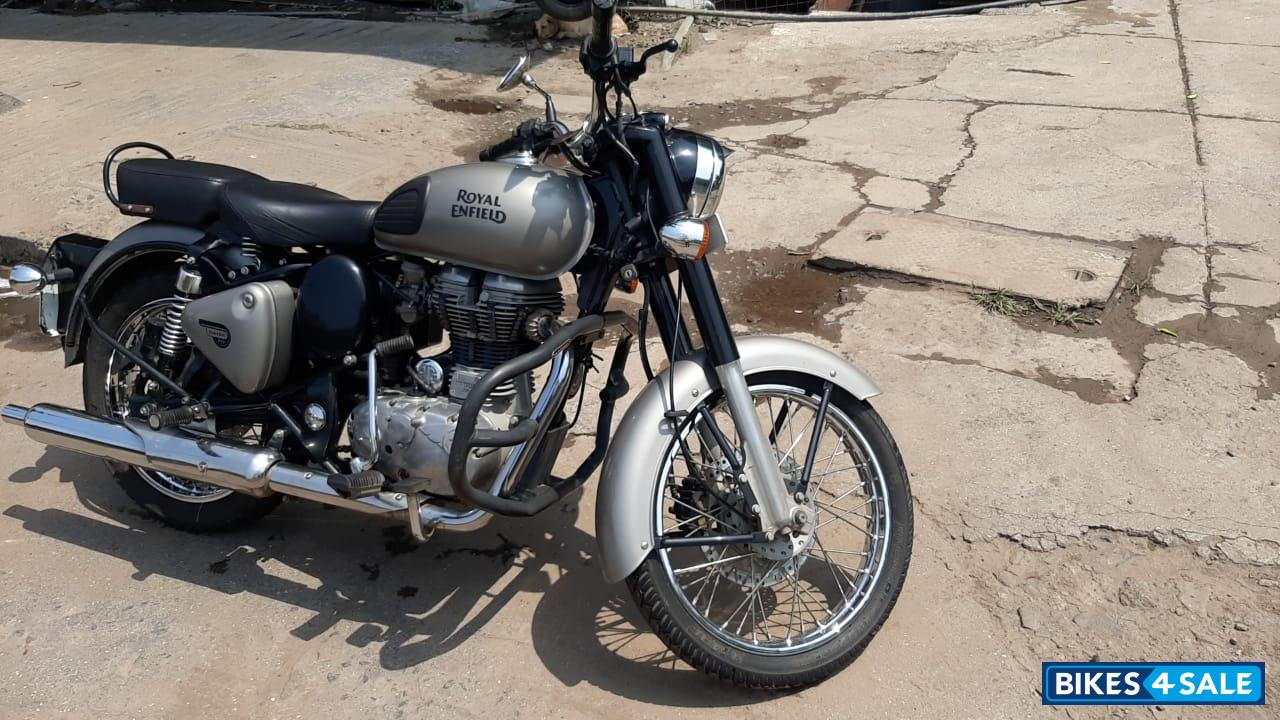 Royal Enfield Classic Gunmetal Grey Royal Enfield Classic Gunmetal Grey