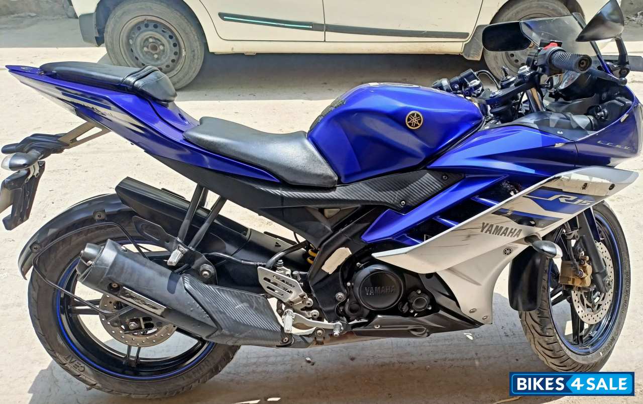Blue Yamaha YZF R15 V2