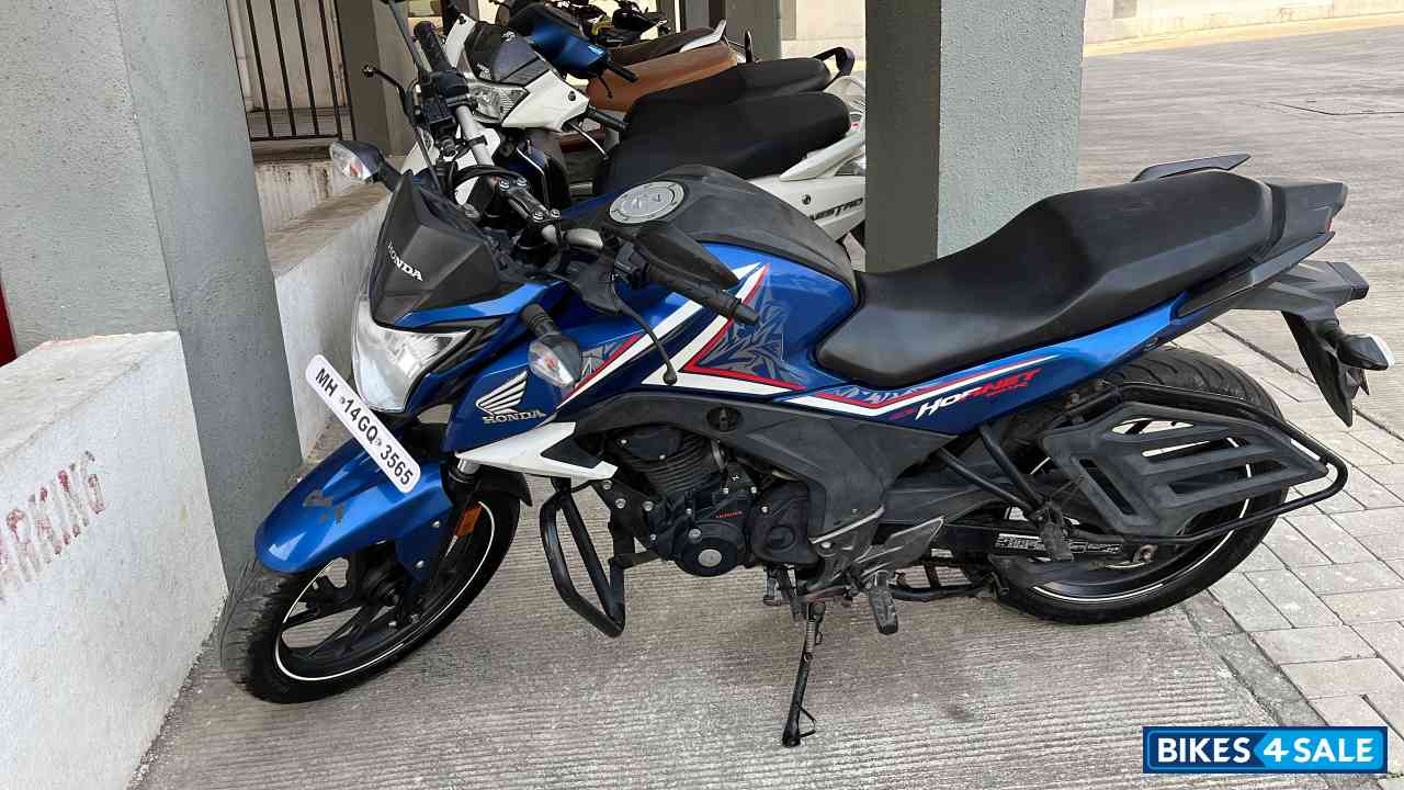 Blue Honda CB Hornet 160R