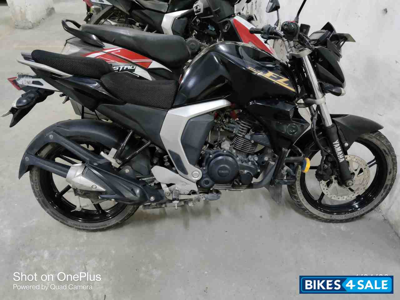 Black Yamaha FZ FI V2 Black Yamaha FZ FI V2