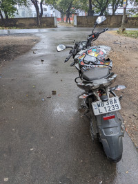 Pearl White Bajaj Pulsar 200 NS