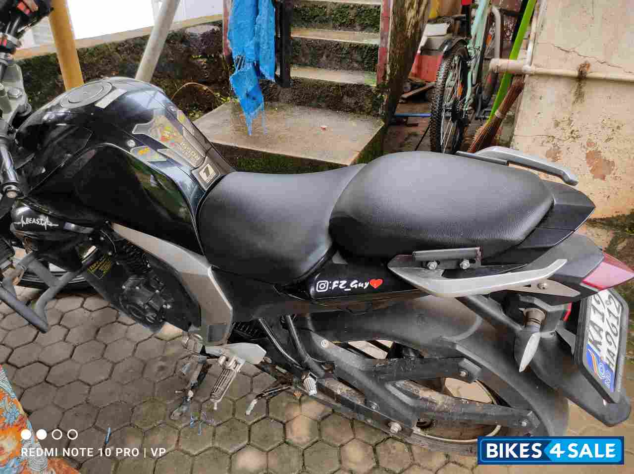 Black Yamaha FZ-S FI V2 Black Yamaha FZ-S FI V2