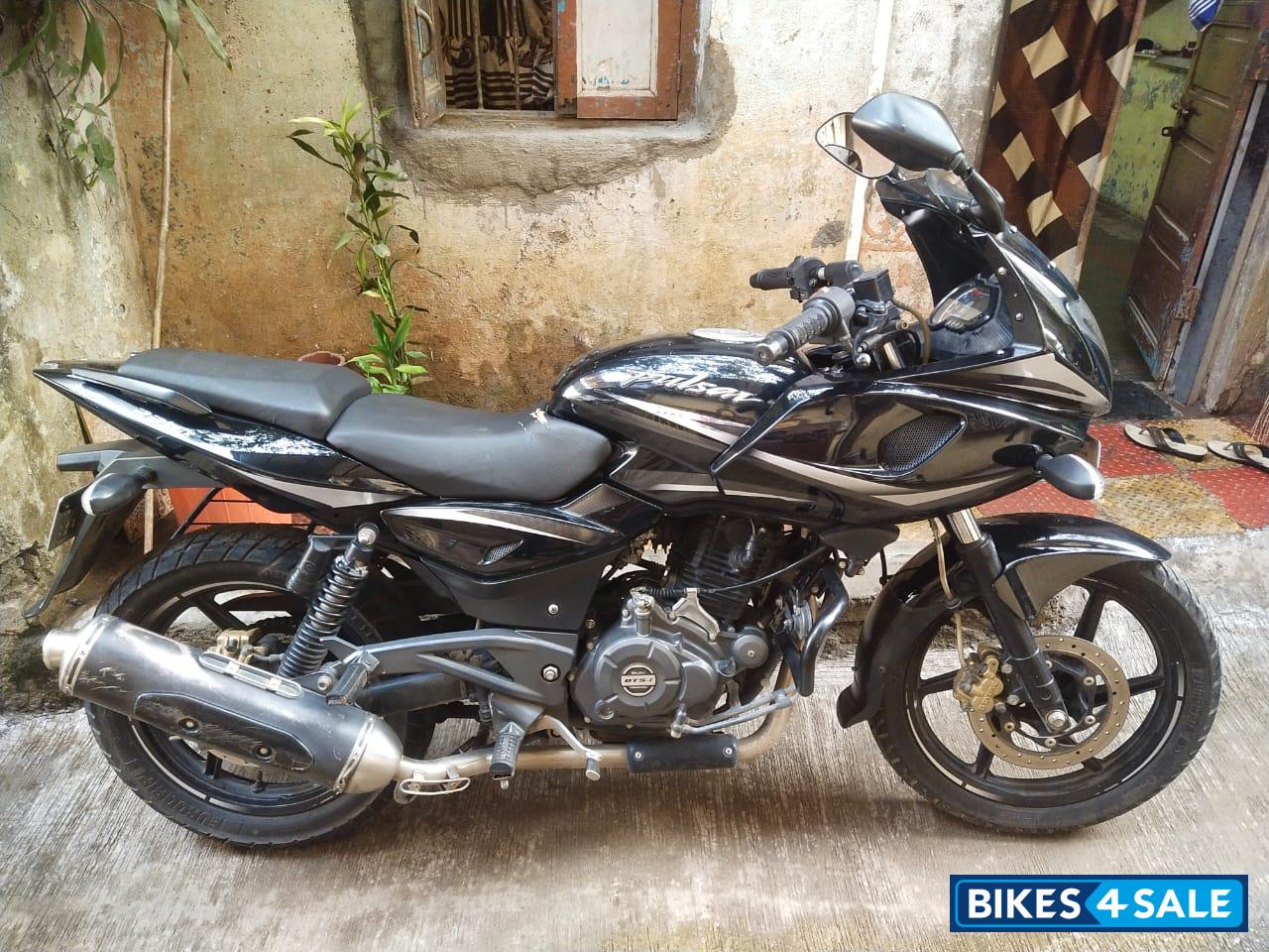 Bajaj Pulsar 220F Bajaj Pulsar 220F