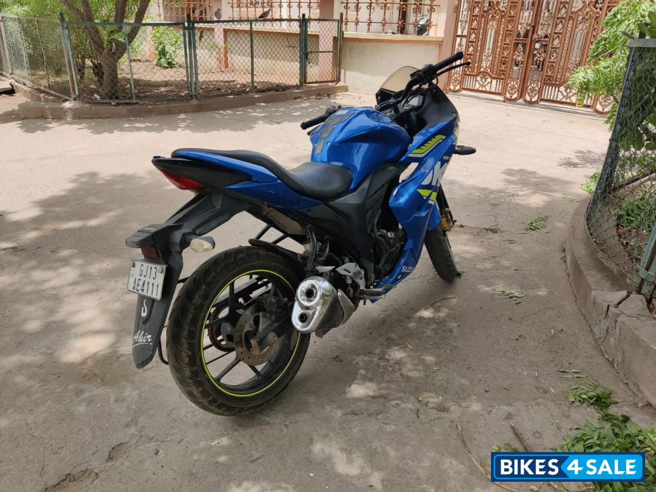 Blue Suzuki Gixxer SF Fi Blue Suzuki Gixxer SF Fi